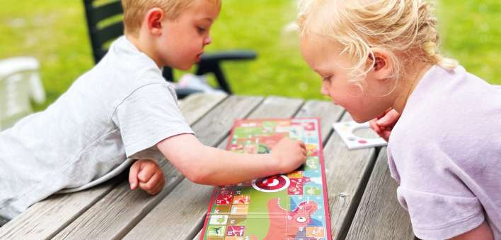 Magnetic travel games