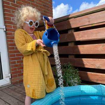 Scrunch-watering-can - midnatsblå