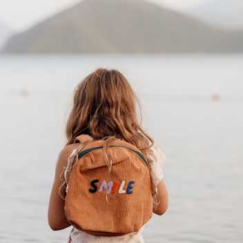 Small backpack in velvet – smile