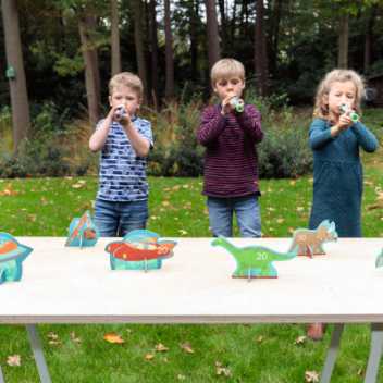 Blow dart - dinosaurs