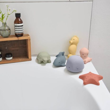 Bath toy in natural rubber - shark  - 1