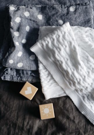 Baby blanket - sleepy cloud - 1